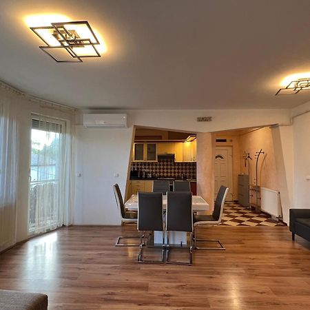 Kristaly Apartman Szeged Buitenkant foto