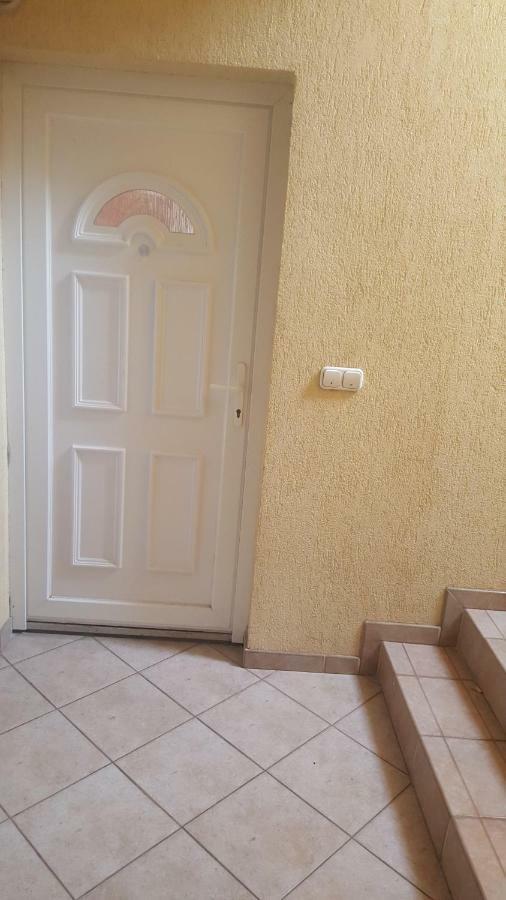 Kristaly Apartman Szeged Buitenkant foto