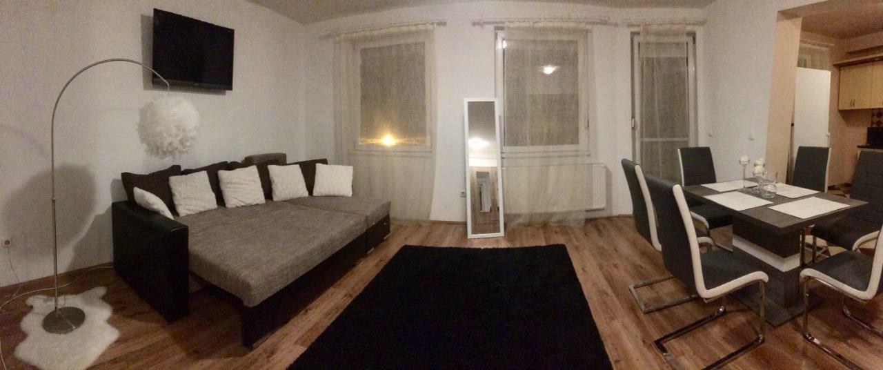 Kristaly Apartman Szeged Buitenkant foto