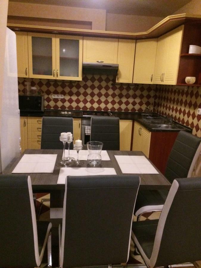 Kristaly Apartman Szeged Buitenkant foto