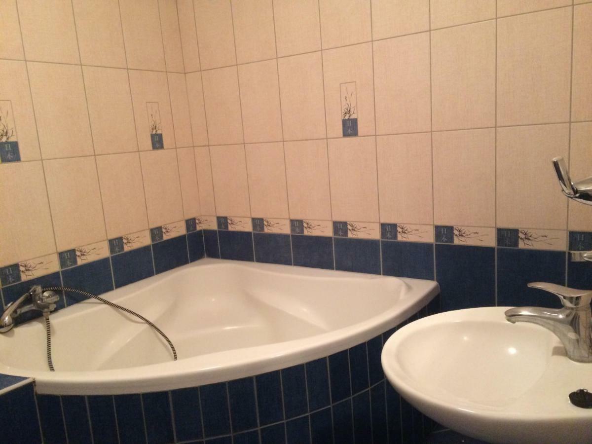 Kristaly Apartman Szeged Buitenkant foto